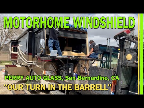 Видео: «НАША ОЧЕРЕДЬ В БОЧКЕ» — РАЗБИТОЕ ЛОБОВОЕ СТЕКЛО ДОМА НА АВТОДОМЕ — ЗАМЕНА МОБИЛЬНОГО ТЕЛЕФОНА В ...