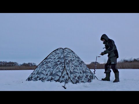 Видео: НА СТОЯК В КИТАЙСКОЙ ПАЛАТКЕ! Загибы Кивка! Давно с ней не рыбачил зимой.