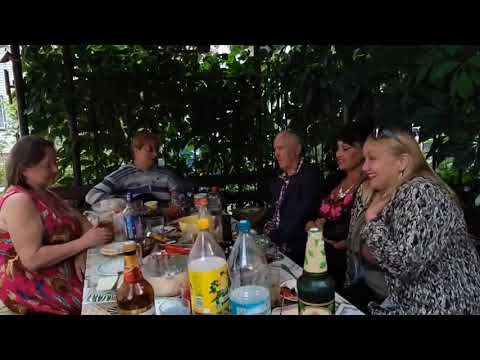 Видео: 'Падает снег'. Дачные посиделки