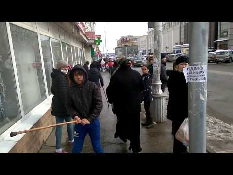 Видео: Нападение цыган попрошаек в Пензе