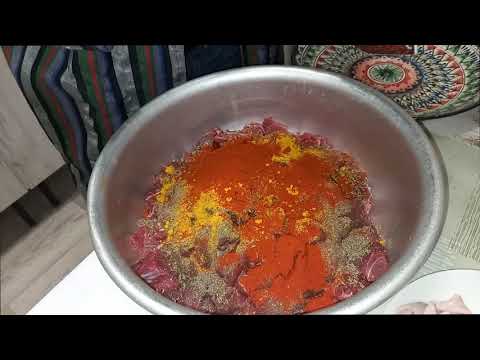 Видео: Казы (домашняя колбаса) из говядины с курдюком | qazi - homemade sausage