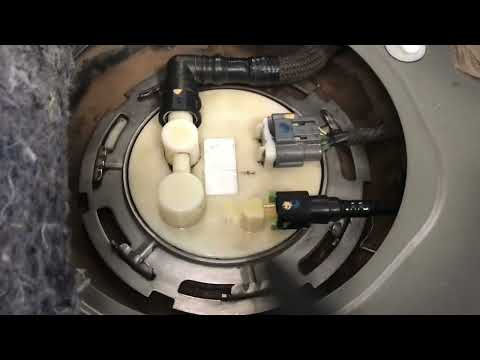 Видео: Как заменить топливный насос в баке - Nissan Armada Infiniti QX56 QX80 Y62 Patrol