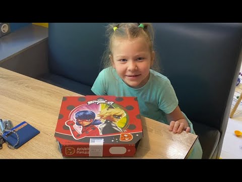 Видео: ВЛОГ. Маргарита и Вовка кушают пиццу Леди Баг и Супер Кот / Мисс Фаина Влог