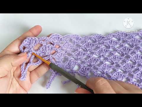 Видео: Как связать чудесную женскую шаль с характерным декором по бокам крючком.