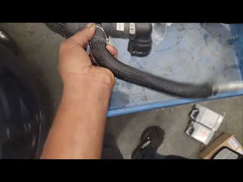 Видео: Этот пластиковый тройник для шланга может разрушить ваш автомобиль, если протечёт. ЗАМЕНИТЕ КАК М...