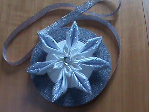 Видео: DIY/МК Как сделать снежинку из лепестков "Импровизация", несложный вариант