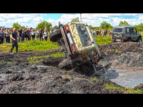 Видео: БОЙ МАШИН и ЛЮДЕЙ на ужасной ТРАССЕ