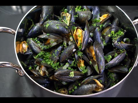 Видео: Как приготовить свежие Мидии (ракушки) .Классический французский рецепт