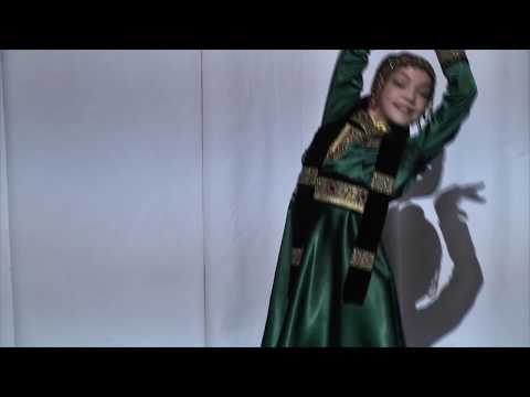 Видео: Танец "Бурятский ёхор". Тарасова Милена.