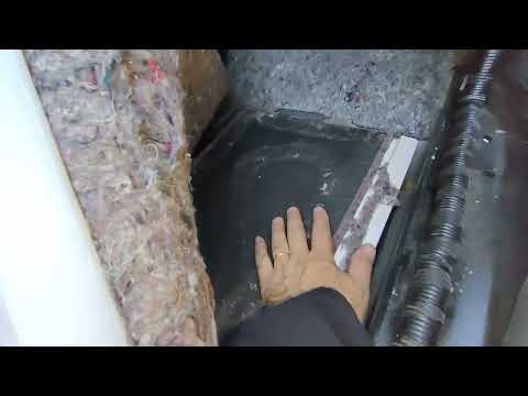 Видео: Acura (Акура) TSX, Honda Accord. Конденсат с кондиционера течёт в салон. Прочистка дренажной трубки.