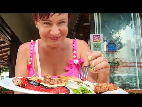 Видео: Мукбанг.Праздничный обед с Инной @InnaSudakova и Темой @artemkavoronov