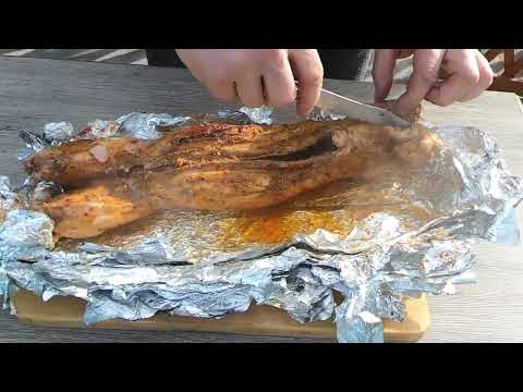 Видео: МЯСО КРОЛИКА НА УГЛЯХ