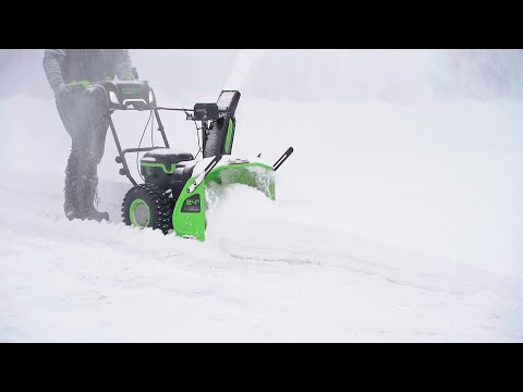 Видео: Тест самоходного аккумуляторного снегоуборщика Greenworks GC82