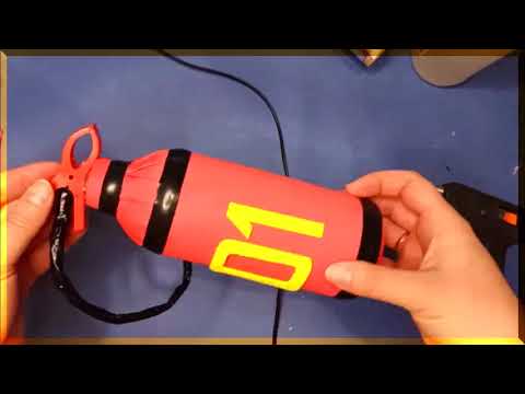 Видео: Мастер- класс "Огнетушитель", атрибуты для сюжетно-ролевых игр