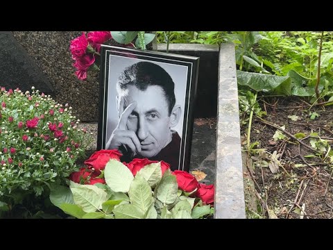 Видео: Портрет на могиле Владимира Басова _ 100 лет великому актёру / Кунцевское кладбище 28.07.2023