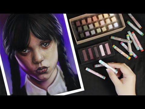 Видео: МОИ ЛАЙФХАКИ ДЛЯ РИСОВАНИЯ портрет Wednesday Addams сухой пастелью