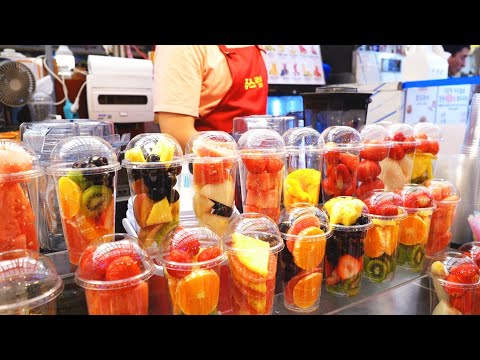 Видео: Фруктовые резания!! Свежий!! Свежий фруктовый сок, чашка фруктов/ который подземлен сразу по заказу