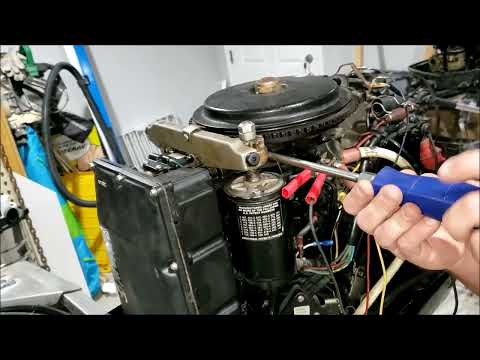 Видео: 1994 Johnson 60 л.с. с серьезными проблемами газораспределения