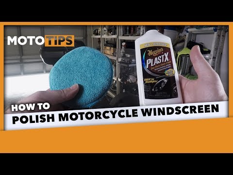 Видео: Полировка ветрового стекла мотоцикла с помощью Meguiar's Plast-X