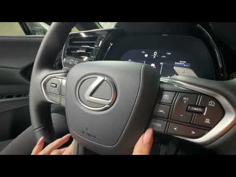 Видео: Хорошо оснащенный LEXUS RX 300. Лиса рулит