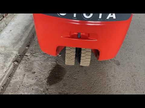 Видео: 🔥 Електронавантажувач TOYOTA 8FBEK16T (2019): Літій-іон, Триплекс, Бокове Зміщення – Огляд від CENTO