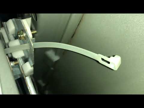 Видео: Временная фиксация бокового окна задней двери Acura MDX 2001-2006 гг. с помощью стяжек, пока не п...