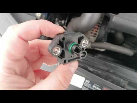 Видео: Диагностика и замена датчика давления турбонаддува на VW Touran 1.9TDI 2008 года