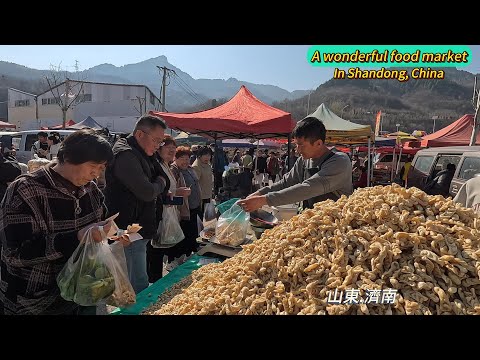 Видео: Оживленный рынок в Цзинане, Китай, жареная рыба, жареные пирожки, свиные хвосты очень вкусные