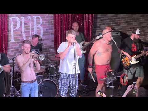 Видео: ЙОПШОУ — Районы (live, 2023)