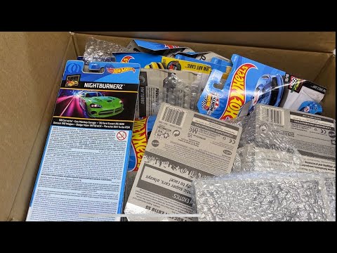 Видео: Распаковка трёх халатно запакованных лотов hot wheels 