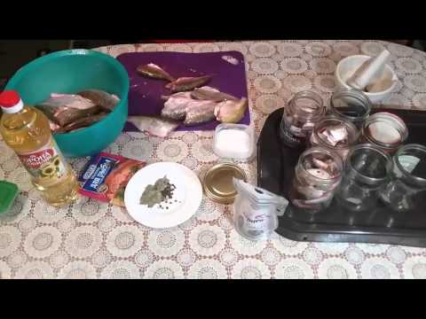 Видео: Консервы из Плотвы.