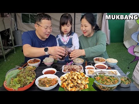 Видео: Морской угорь на углях, свиные ножки и суп из коровьей кровиㅣMukbang