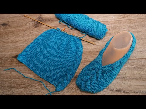 Видео: Лазурные следки спицами с объёмной косой 👟 Azure slippers knitting pattern