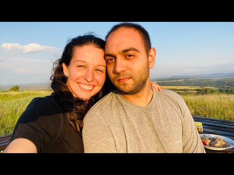 Видео: ДВАМА МЛАДИ НА СЕЛО | Ремонт на стара къща гредоред | Живот на село | Boho Soulz