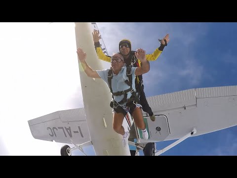 Видео: First jump of Mr.Liveras / Первый прыжок - ощущения на всю жизнь