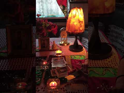 Видео: Он просит Духов Мертвых помочь Ему