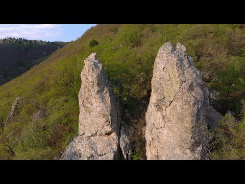 Видео: Автотур до "Бъчовища""Двете моми" м/у Г. Изворово и Мъглиж