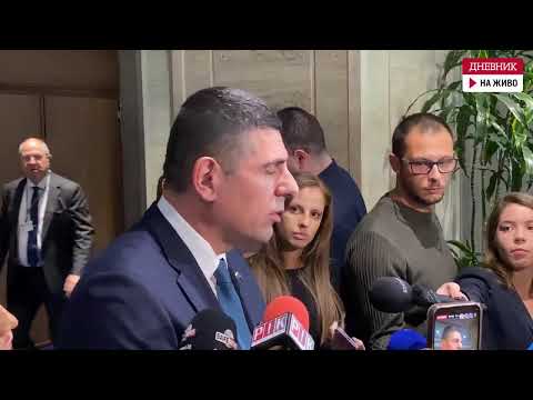 Видео: "Демократична България": Борисов да не отговаря от дувара, да даде интервю пред "Уолстрийт джърнъл"