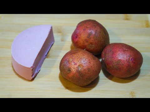 Видео: Если есть КАРТОШКА и небольшой кусочек колбасы, то сразу готовлю это блюдо! Так научила моя бабушка.