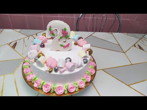 Видео: Торт для девочки с пряничным топером