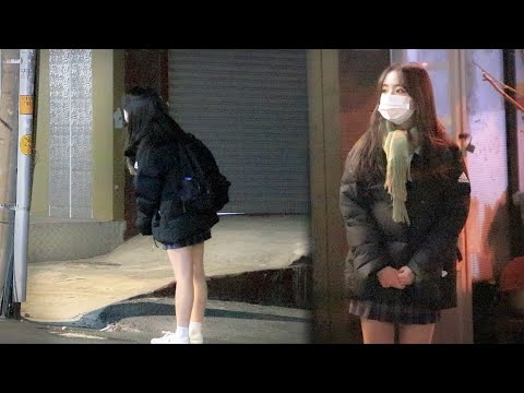 Видео: Что делать, если девушка боится ночью одна? | Social Experiment