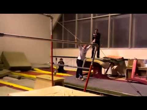 Видео: Сальто вперед в переход+рондат+фляк+темповое+фляк+сальто назад согнувшись www.salto.extreme.by