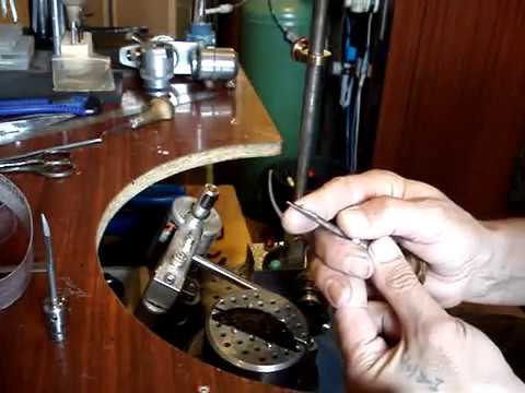 Видео: Заточка штихеля твердосплавного ... "Гризли" + "Аист " = Здорово!