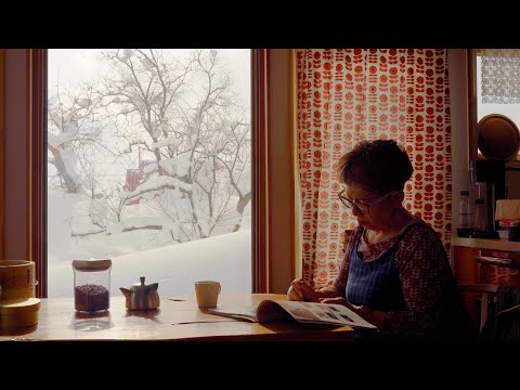 Видео: Один зимний день в японской деревне｜Шоколадный торт на пару