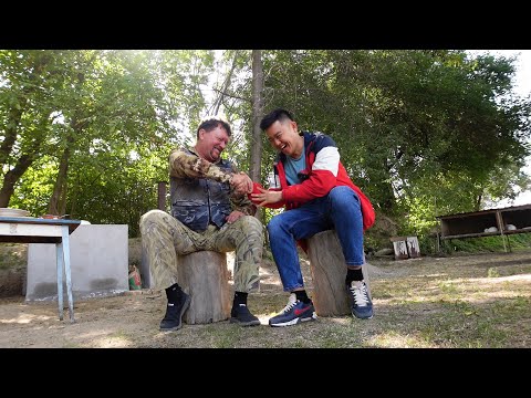 Видео: Китайская утка в Американском гриле | Голодный Ким