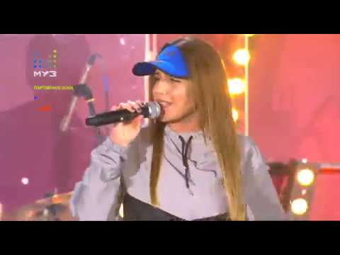 Видео: 5sta Family - Многоэтажки / Плечи / Снова вместе (Партийная Зона МузТВ) 03.03.2019