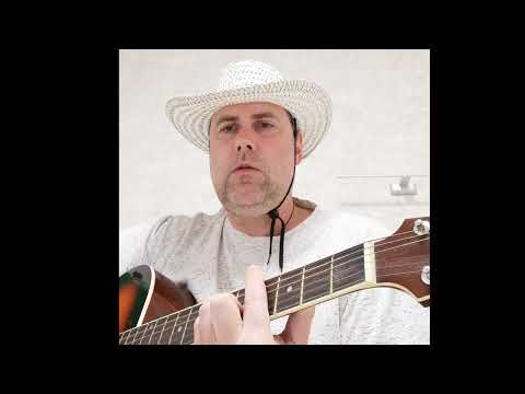 Видео: Песенка Карло (крупный план)