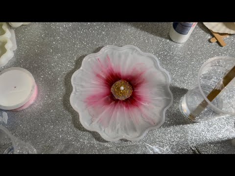 Видео: 🎨 Учебное пособие «Техника заливки линий, создающая реалистичные цветки из смолы» Подставка под с...