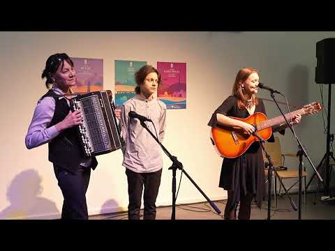 Видео: Канцэрт спеўнай паэзіі з Юстынай і Таццянай Карпіловіч