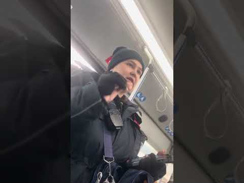 Видео: Неадекватные контролеры в московском автобусе